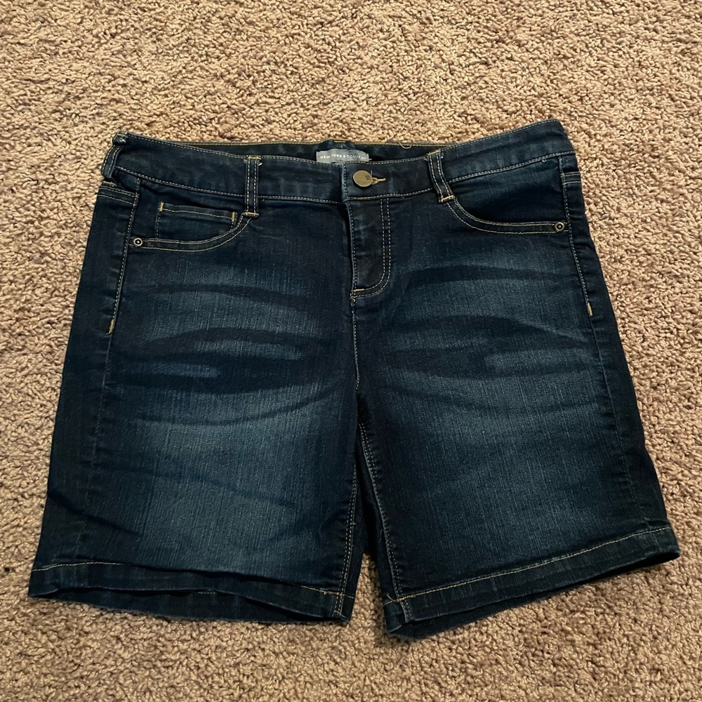 New York and Company size 6 Jean shorts
